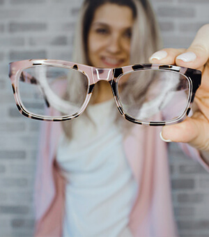 Wearing Make Up After Cataract Surgery Harvard Eye