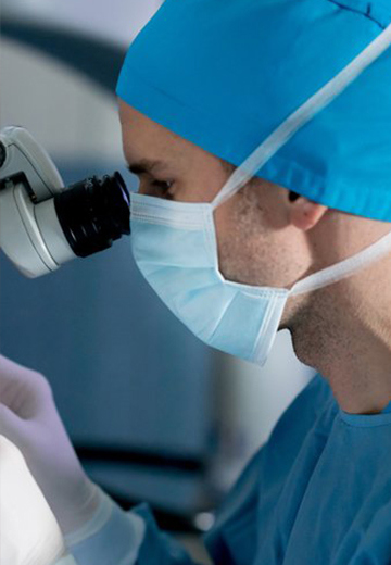 eye-surgeon-with-mask.jpg